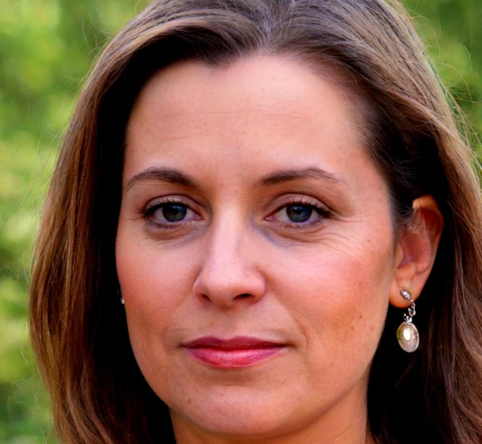 Dr. Sarah Zimmermann, Leitende Finanzexpertin